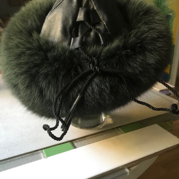 Fur hat, genuine leather top and fur - Picture 3 of 5